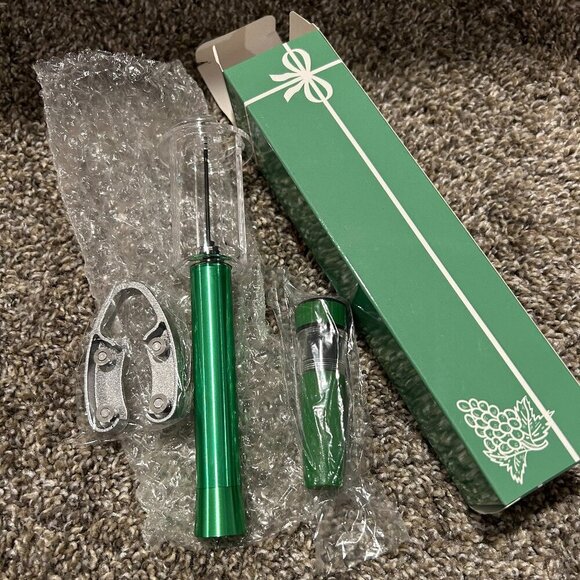 Chefologist Wine Opener and Wine Stopper in Gift Box, New In Box - Picture 1 of 1